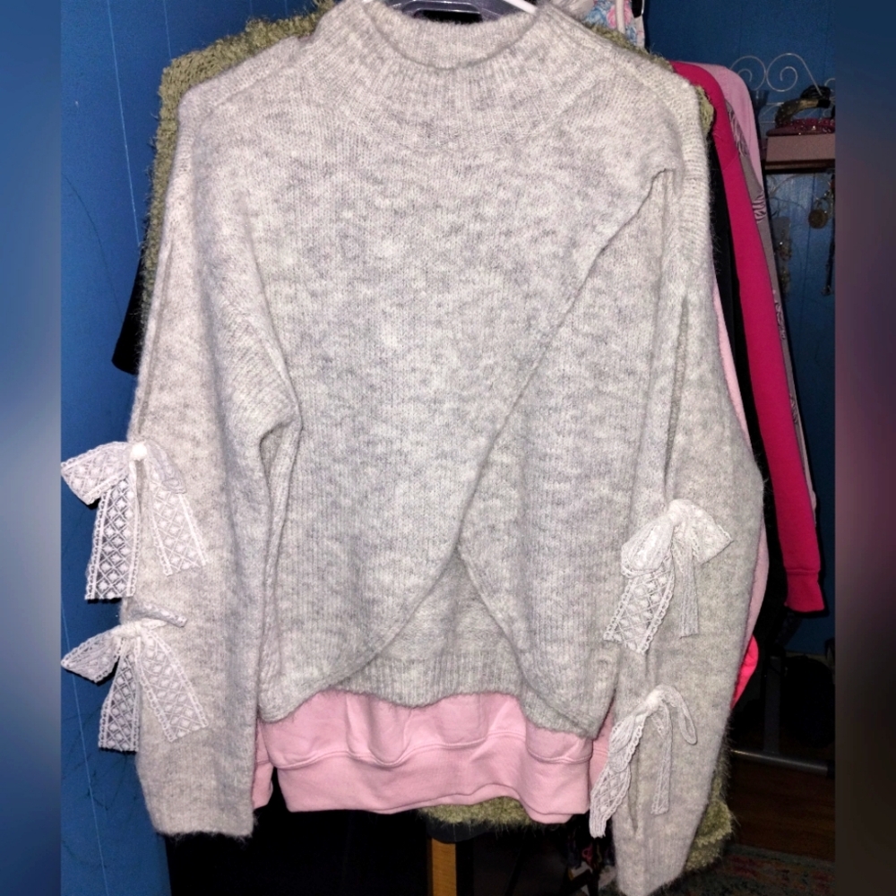 NWOT Lace Bow Reversible Soft Sweater - Picture 2 of 5
